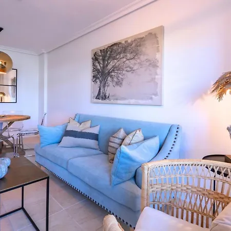 Sunny 2-bedroom Pool & Terrace Estepona