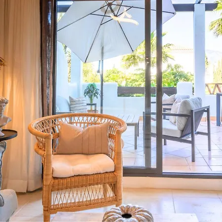 Sunny 2-bedroom Pool & Terrace Estepona