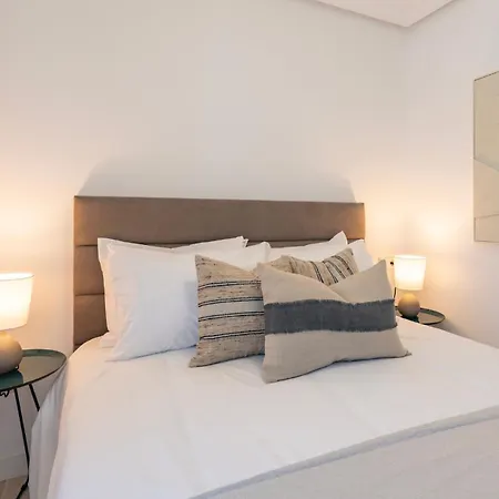 Sunny 2-bedroom Pool & Terrace *