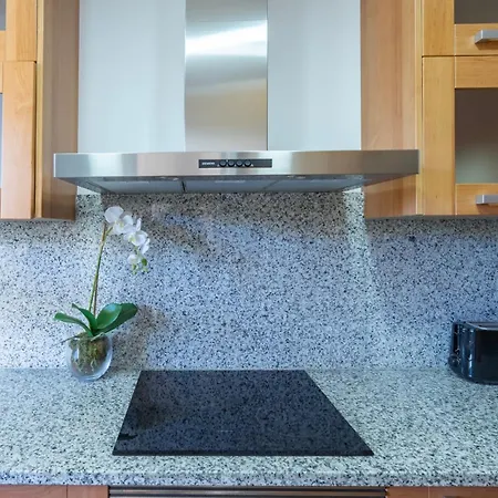 Sunny 2-bedroom Pool & Terrace Apartment