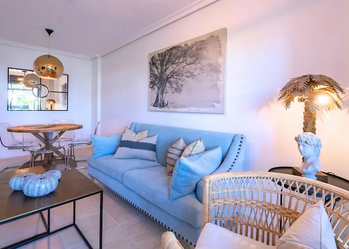 Sunny 2-bedroom Pool & Terrace Эстепона