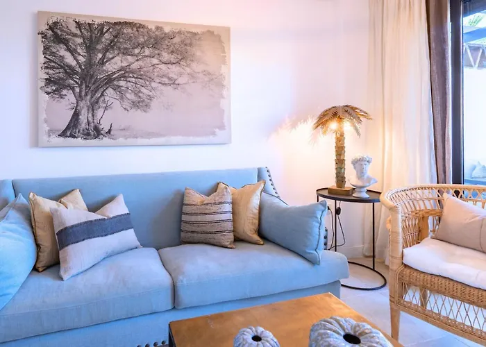 Apartment Sunny 2-bedroom Pool & Terrace