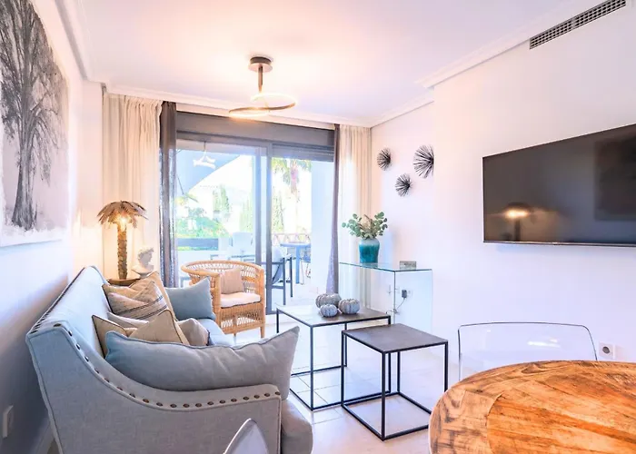 Sunny 2-bedroom Pool & Terrace * Estepona