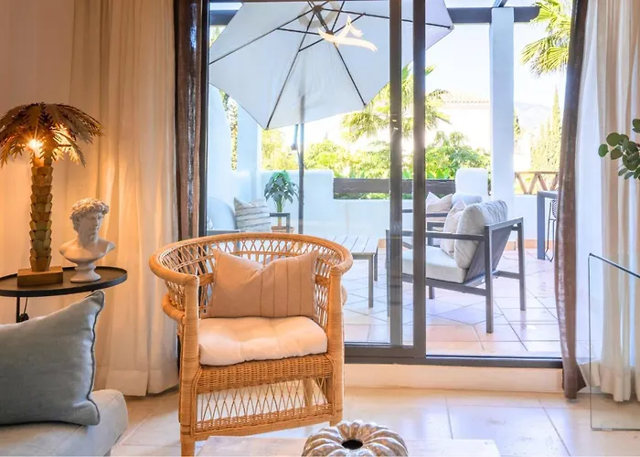 Sunny 2-bedroom Pool & Terrace Эстепона