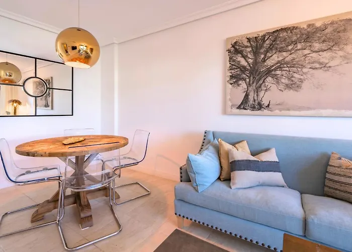 Апартаменты Sunny 2-bedroom Pool & Terrace