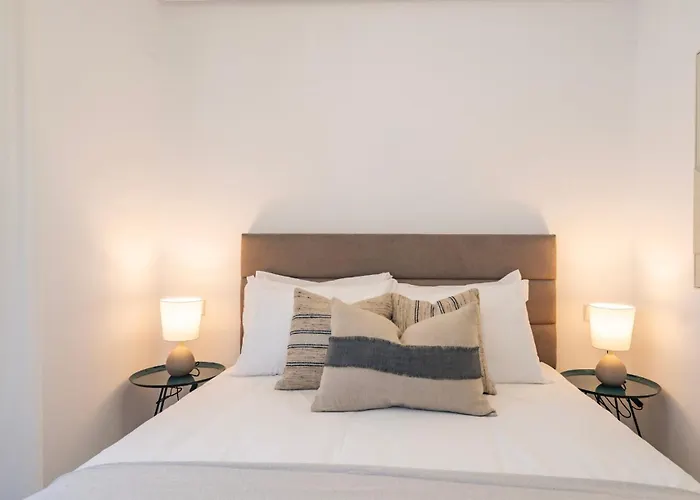 Sunny 2-bedroom Pool & Terrace Apartment Estepona