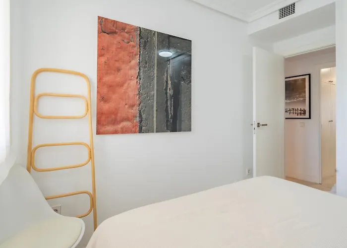 Sunny 2-bedroom Pool & Terrace Apartment Estepona