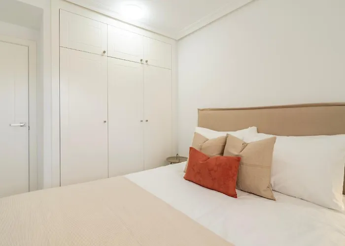 Sunny 2-bedroom Pool & Terrace Эстепона