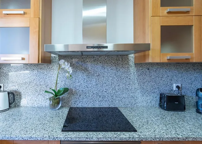 Sunny 2-bedroom Pool & Terrace Apartman