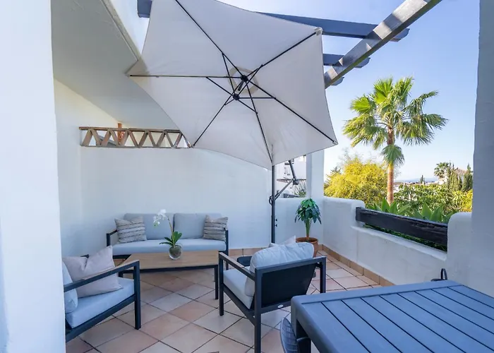 Sunny 2-bedroom Pool & Terrace Estepona