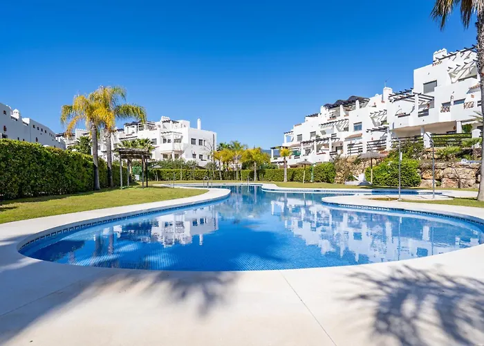 Sunny 2-bedroom Pool & Terrace