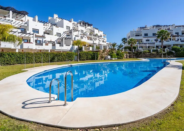 Sunny 2-bedroom Pool & Terrace