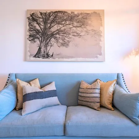 Sunny 2-bedroom Pool & Terrace