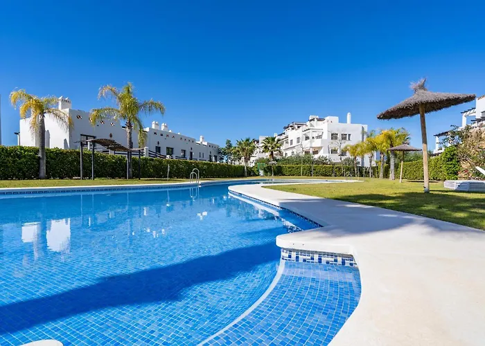 Sunny 2-bedroom Pool & Terrace *